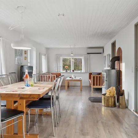 Justine - 600m From The Sea By Interhome